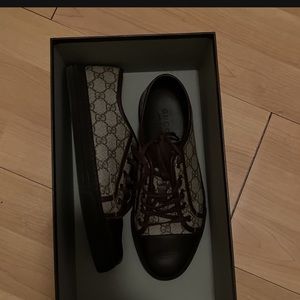 Gucci 8.5 monogram shoes us 10-10.5 fro men
